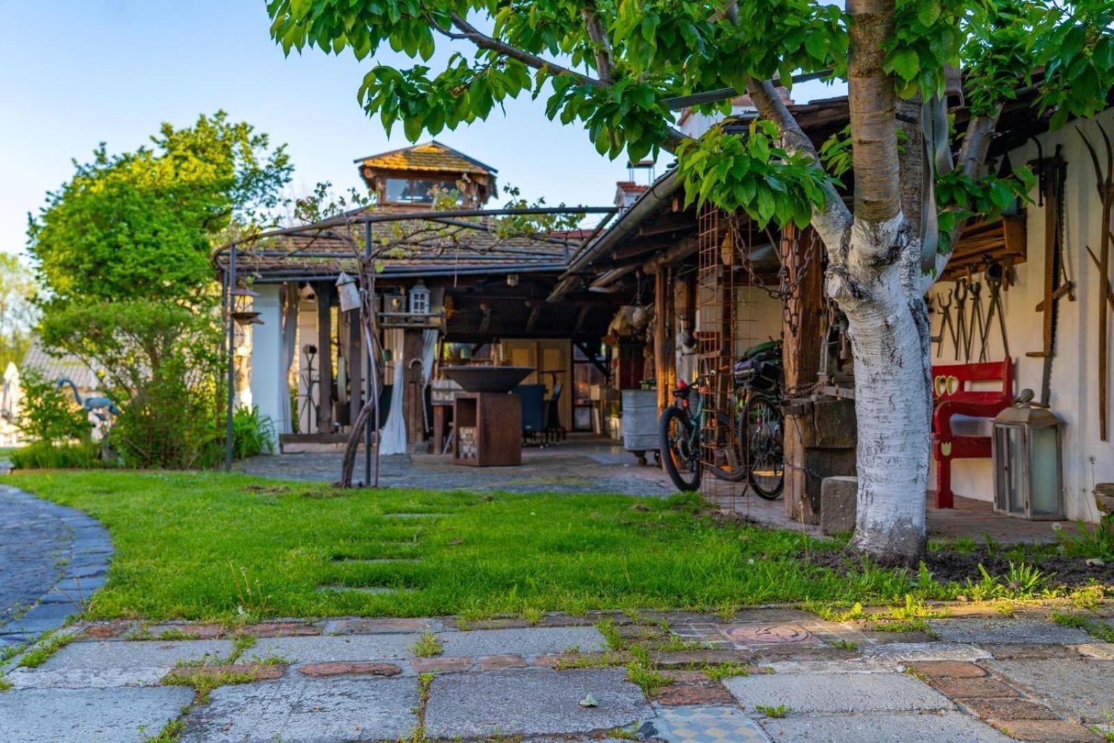 Hotel Dvor 13 Hokovce Esterno foto