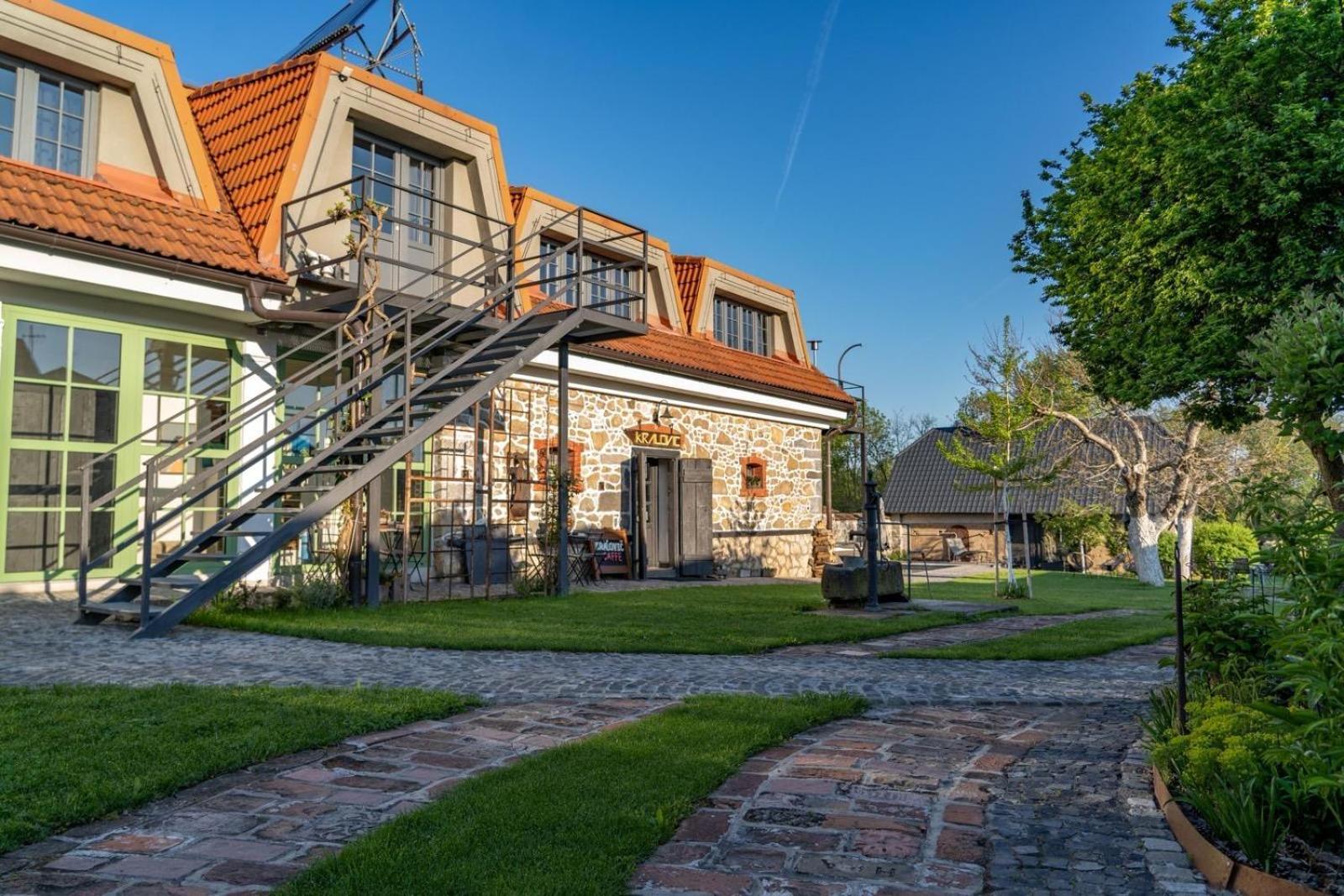 Hotel Dvor 13 Hokovce Esterno foto